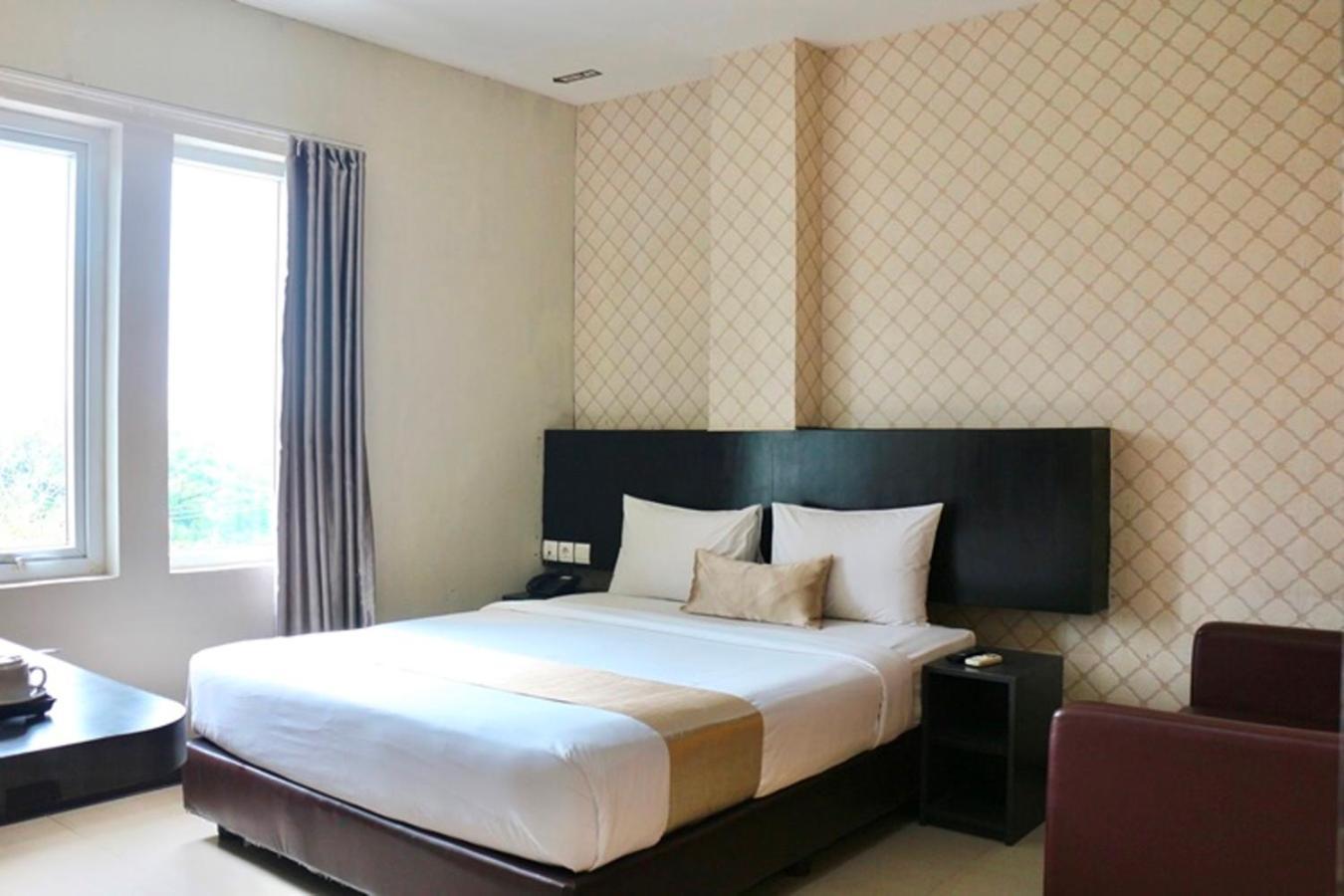 Crew Express Hotel Lubukpakam Luaran gambar