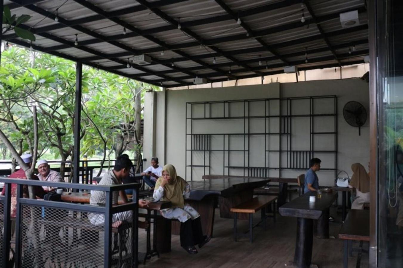 Crew Express Hotel Lubukpakam Luaran gambar