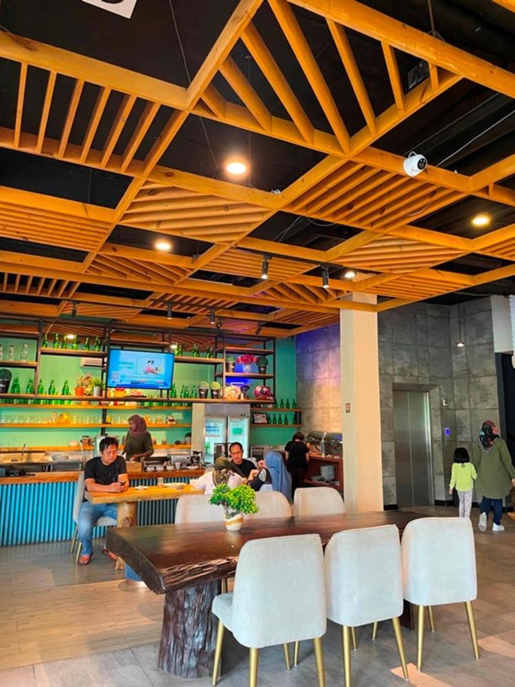 Crew Express Hotel Lubukpakam Luaran gambar