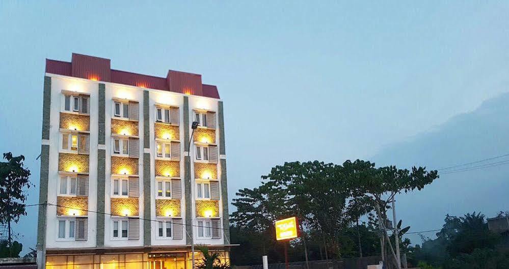 Crew Express Hotel Lubukpakam Luaran gambar