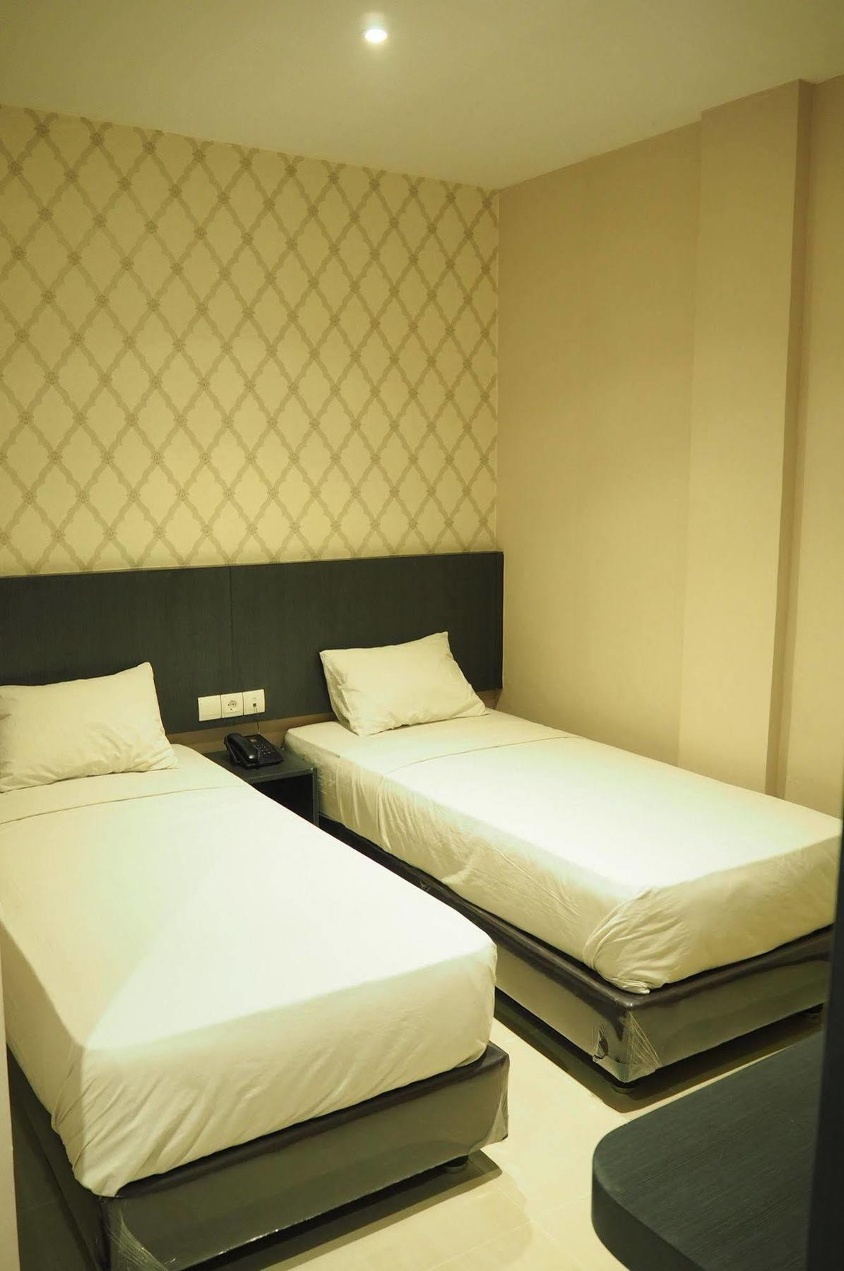 Crew Express Hotel Lubukpakam Luaran gambar
